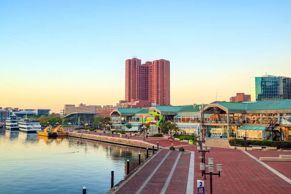 Şehir Baltimore Inner Harbor alan — Stok fotoğraf