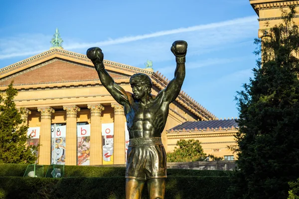 フィラデルフィアのロッキーの銅像 — ストック写真
