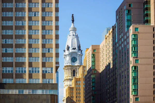 William penn statue auf einem dach des stadthauses philadelphia — Stockfoto