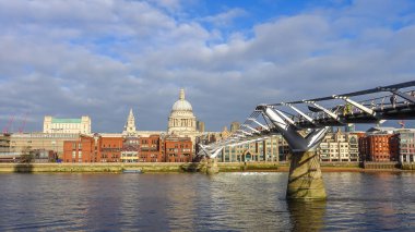 St Paul's Katedrali ve Londra manzarası