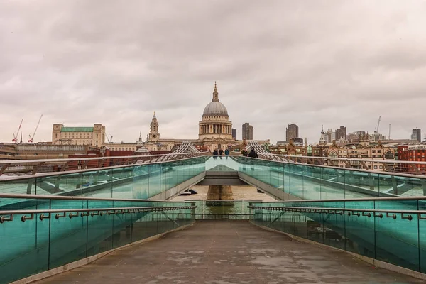 St Paul's Cathedral en London skyline — Stockfoto