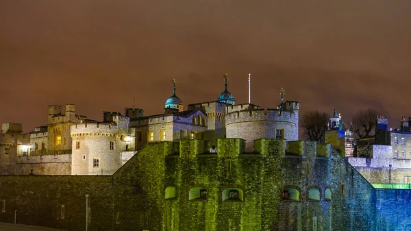 밤중에 있는 런던탑 — 스톡 사진