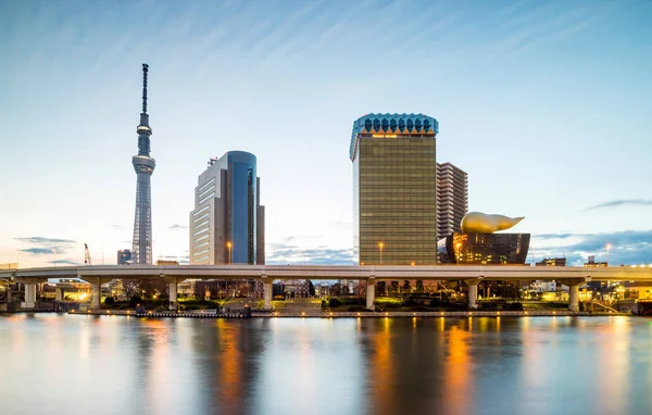 Ορίζοντα του Τόκιο στις όχθες του ποταμού Sumida — Φωτογραφία Αρχείου