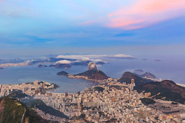 Rio De Janeiro staden på twilight — Stockfoto