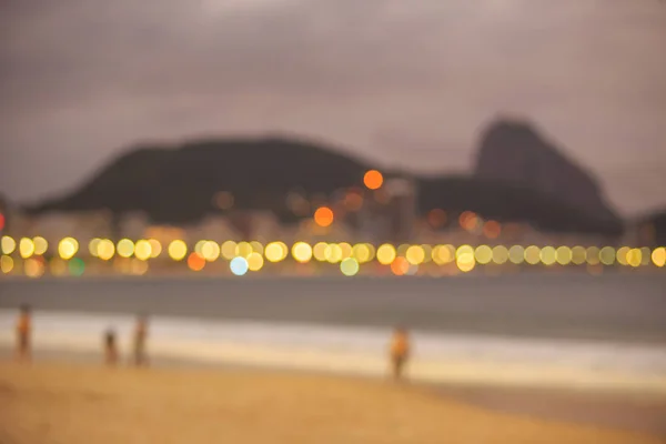 Imagen borrosa de la playa de Copacabana — Foto de Stock