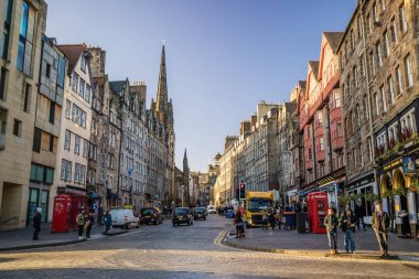 Tarihi Royal Mile Edinburgh sokak görünümü