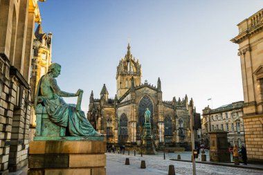 Tarihi Royal Mile Edinburgh sokak görünümü