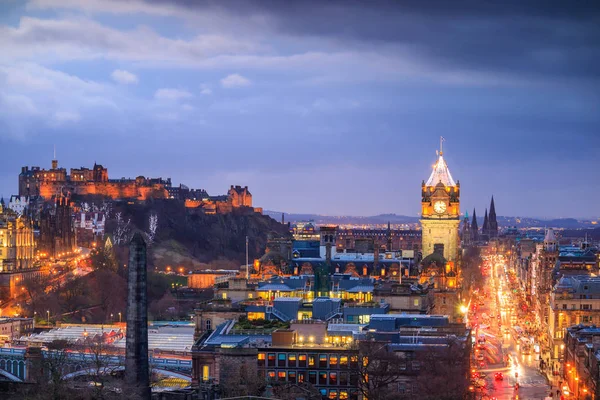 Cidade velha Edimburgo e Castelo de Edimburgo — Fotografia de Stock