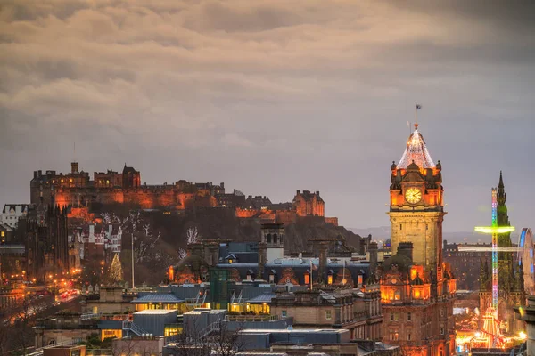 Città vecchia Edimburgo e castello di Edimburgo — Foto Stock