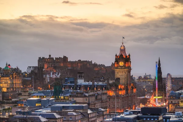 Casco antiguo Edimburgo y castillo de Edimburgo — Foto de Stock