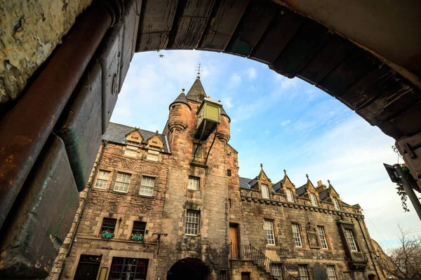 爱丁堡历史悠久的皇家大道街景 — 图库照片