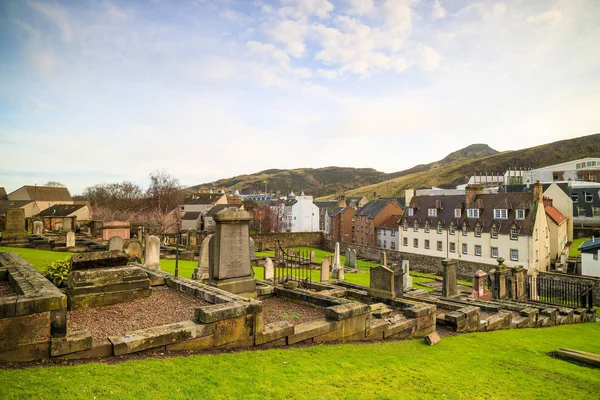 Cementerio del casco antiguo en Edimburgo, Escocia — Foto de Stock