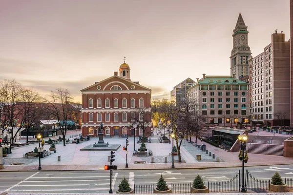 Faneuil Hall e lo skyline di Boston — Foto Stock