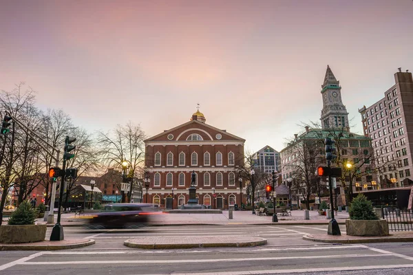 Faneuil Hall und die Skyline von Boston — Stockfoto