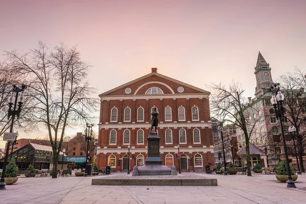 Faneuil Hall and the Boston skyline — Stock Photo, Image