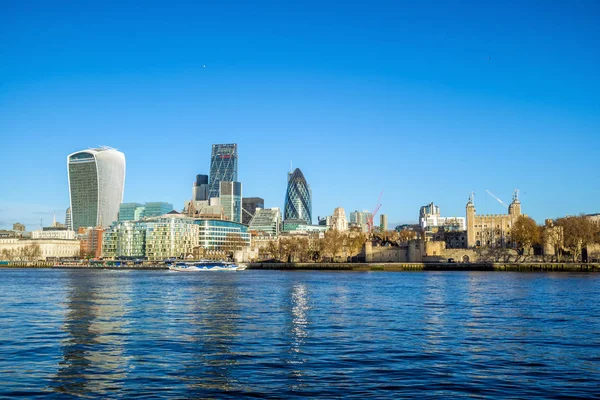 Tower Bridge in London, Großbritannien — Stockfoto