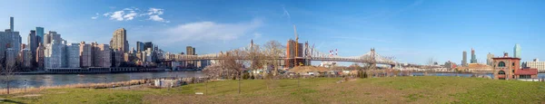 Koningin Brug Naar Roosevelt Island Tijdens Kersenbloesem New York City — Stockfoto