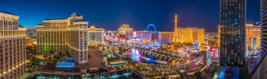 Las Vegas, Usa - 14 Temmuz 2016 'da Las Vegas, Nevada' da gece görüldüğü gibi dünyaca ünlü Vegas Bulvarı
