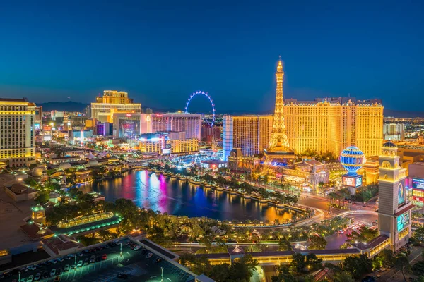 拉斯维加斯7月14日 位于内华达州拉斯维加斯的世界著名的拉斯维加斯大道 Vegas Strip 2016年7月14日晚上在拉斯维加斯 Las Vegas Usa 可以看到 — 图库照片