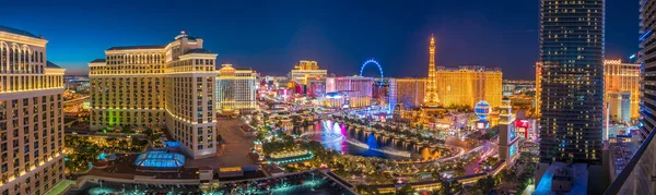 拉斯维加斯7月14日 位于内华达州拉斯维加斯的世界著名的拉斯维加斯大道 Vegas Strip 2016年7月14日晚上在拉斯维加斯 Las Vegas Usa 可以看到 — 图库照片