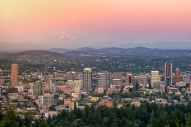 Pittock Malikanesi 'nden gün batımında Portland, Oregon.