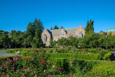 Seattle 'daki Washington Üniversitesi' ndeki eski binanın görüntüsü 