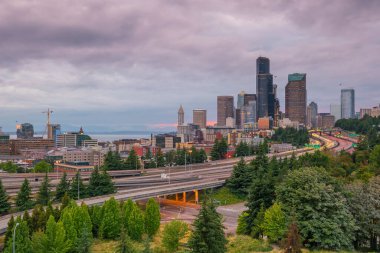 Seattle şehir merkezinin Washington, ABD 'deki ufuk çizgisi