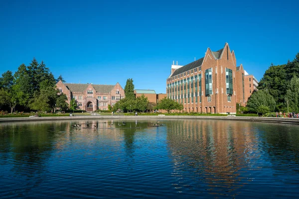 シアトルのワシントン大学の古い建物の眺め — ストック写真