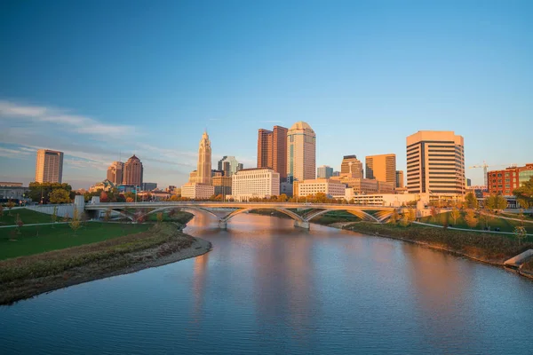 Blick Auf Die Skyline Von Columbus Ohio Bei Sonnenuntergang — Stockfoto