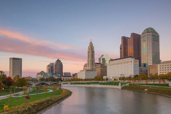 Άποψη Του Κέντρου Columbus Ohio Skyline Στο Λυκόφως — Φωτογραφία Αρχείου