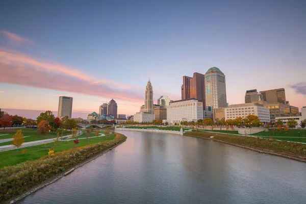 Άποψη Του Κέντρου Columbus Ohio Skyline Στο Λυκόφως — Φωτογραφία Αρχείου