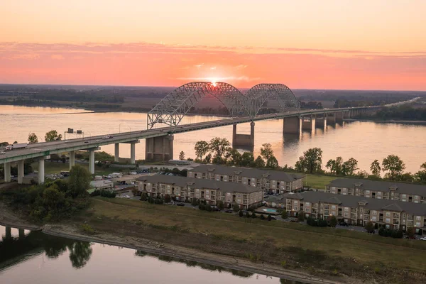 Pôr Sol Sobre Rio Mississippi Ponte Hernando Soto Memphis Tennessee — Fotografia de Stock