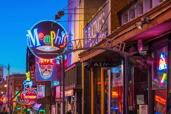 Memphis Usa Listopadu Neonové Znaky Slavných Bluesových Klubů Beale Street — Stock fotografie