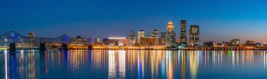 Kentucky 'de Louisville şehir merkezindeki Skyline manzarası.