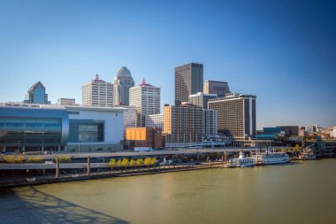Kentucky 'de Louisville şehir merkezindeki Skyline manzarası.