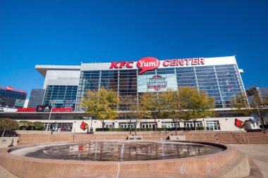 Louisville, Kentucky, Usa - 9 numara Kfc Yum! Merkez, 9 Kasım 2016 'da Louisville Üniversitesi basketbol takımının evidir..