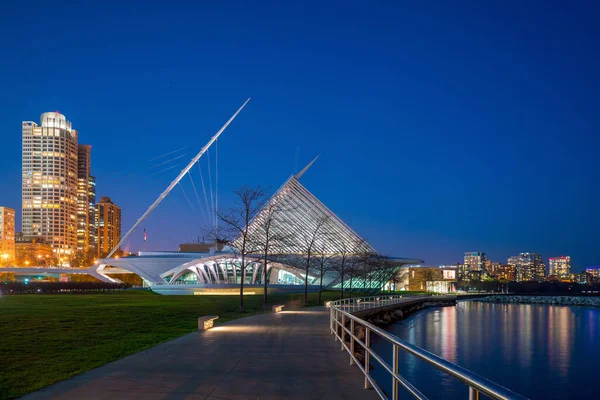 Horizonte Milwaukee Crepúsculo Con Reflejo Ciudad Lago Michigan Muelle Del — Foto de Stock