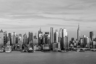 Alacakaranlıkta Abd'de New York City Manhattan şehir merkezi silueti