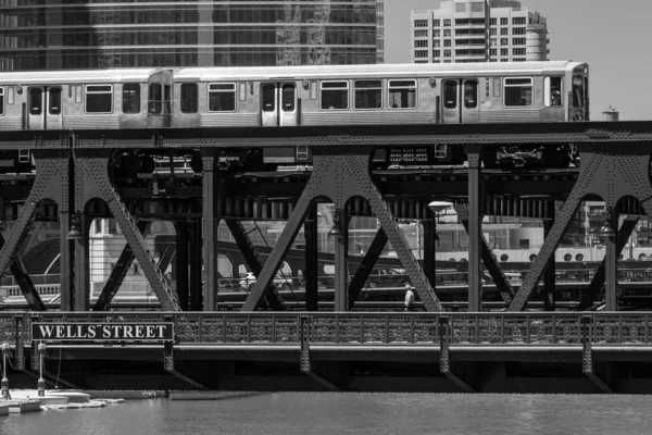 シカゴのダウンタウンの鉄道とビンテージ鋼製橋 — ストック写真