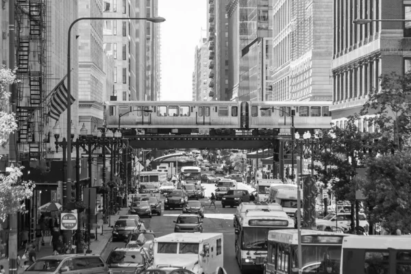 Trafik Centrala Chicago Med Personer Tåg Bil Och Buss — Stockfoto