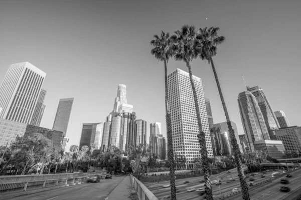Panoramę Centrum Los Angeles Błękitnym Niebem — Zdjęcie stockowe