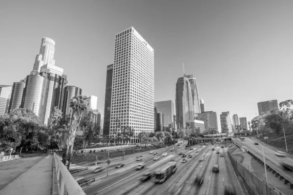 Skyline Del Centro Los Angeles Con Cielo Blu — Foto Stock