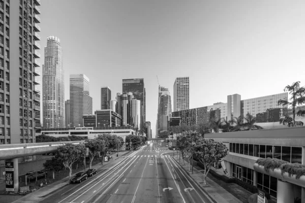 Innenstadt Los Angeles Skyline Während Der Hauptverkehrszeit Der Dämmerung — Stockfoto