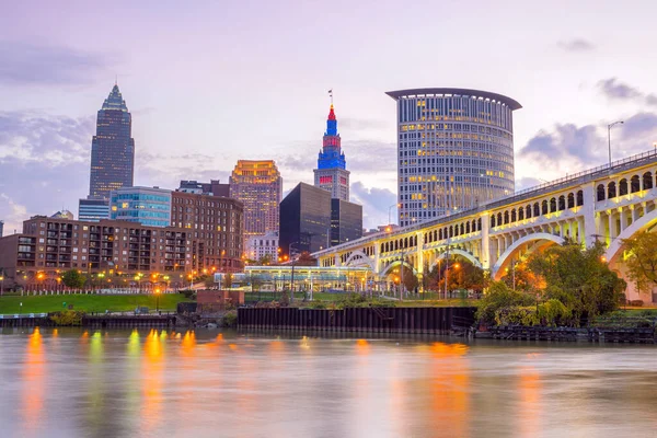 Zicht Het Centrum Cleveland Skyline Ohio Usa Bij Schemering — Stockfoto