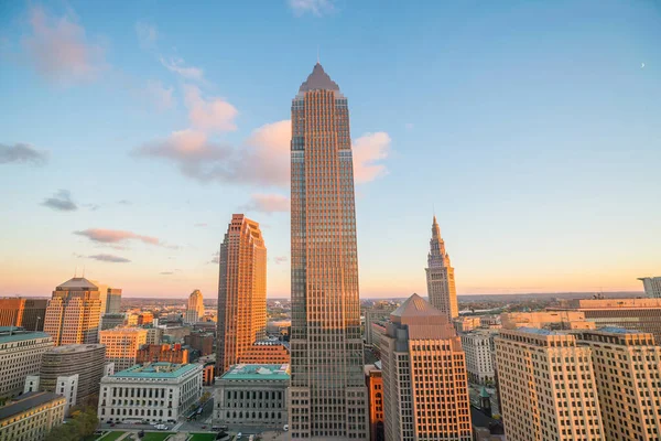 Ohio Daki Cleveland Şehrinin Ufuk Çizgisi Alacakaranlıkta Abd — Stok fotoğraf