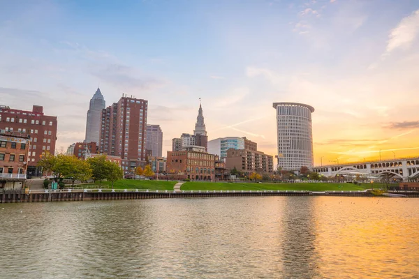 Widok Panoramę Centrum Cleveland Ohio Usa Zmierzchu — Zdjęcie stockowe