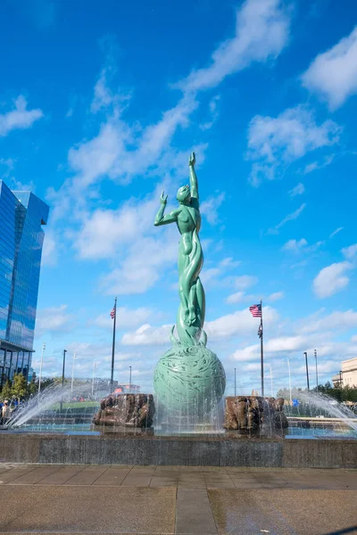 Cleveland Noviembre Estatua Del Skyline Fuente Vida Eterna Ohio Estados — Foto de Stock