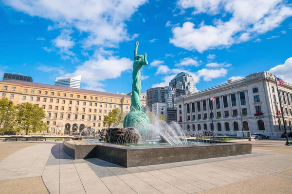 Cleveland Noviembre Estatua Del Skyline Fuente Vida Eterna Ohio Estados — Foto de Stock