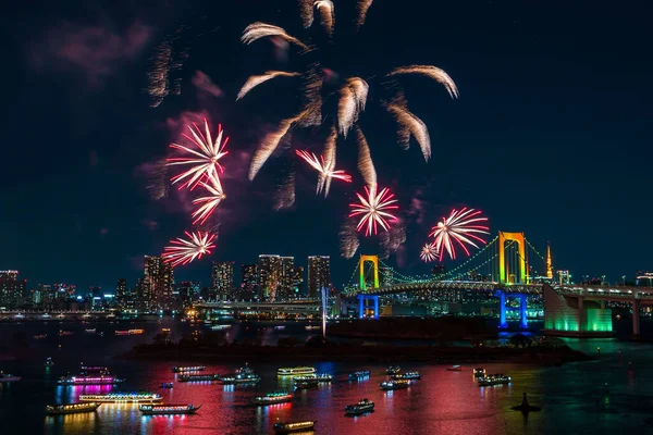 Fireworks Tokyo Skyline Tokyo Tower Rainbow Bridge Japan — Stock Photo, Image