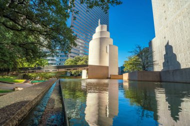 Dallas 'ta Şükran Günü Meydanı, 21 numara. 21 Kasım 2016 'da Dallas, Teksas' ın merkezindeki Şükran Günü Ticaret Merkezi 'nde özel bir park ve kamu tesisi.